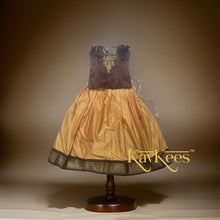 Load image into Gallery viewer, Collection Mahathi - Yellow with Dark Brown Border and Dark Brown Dupion Blouse with Embroidery
