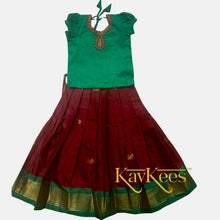 Load image into Gallery viewer, Collection Mahathi - Maroon Red with Bright Green Border and Bright Green Dupion Blouse with Embroidery

