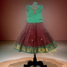 Load image into Gallery viewer, Collection Mahathi - Maroon Red with Bright Green Border and Bright Green Dupion Blouse with Embroidery

