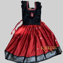 Load image into Gallery viewer, Collection Mahathi-Crimson Red with Black Bordered Paithani Skirt and Embroidered Black Blouse
