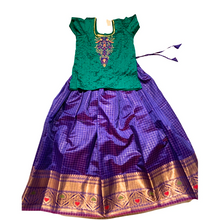 Load image into Gallery viewer, Collection Chakori - Violet Checks-patterned long Benarasi bordered skirt with Green Cotton Brocade with Embroidery
