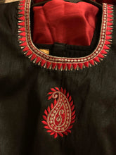Load image into Gallery viewer, Collection Mahathi-Crimson Red with Black Bordered Paithani Skirt and Embroidered Black Blouse

